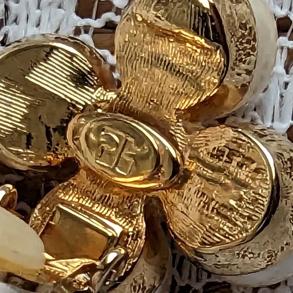 Vintage Courrèges Faux Pearl Earrings - Picture 3 of 7